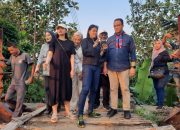 Nattaya Dampingi Anies Baswedan Survey Jembatan Gantung di Dukuh Pidik