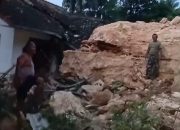 Diduga Dampak Penambangan, Gunung Kapur di Kawasan Semen Bima Longsor, 3 Rumah Alami Rusak Berat