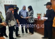 Bupati Berikan Bantuan kepada Korban Terdampak Angin Puting Beliung di Kecamatan Kangkung