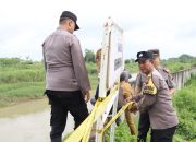 Polsek Patebon bersama Pemerintah Desa Lanji Pasang Papan Peringatan di Atas Tanggul Kali Bodri