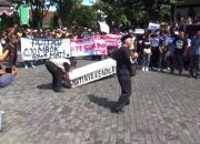 Ratusan Nasabah Korban PD BKK Klaten Unjukrasa, Tuntut Uangnya Cair