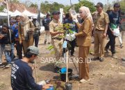 Bupati Tika Hadir di Acara Seremonial Penanaman Perdana Rehabilitasi Daerah Aliran Sungai Bodri Kendal