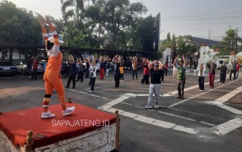 80 Pegawai di Lingkungan Sekretariat DPRD Kendal Ikuti Senam Aerobic Bersama untuk Keakraban Bersama